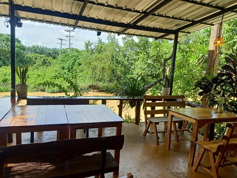 Suankafae Resort สวนกาแฟรีสอร์ท スラート・ターニー エクステリア 写真