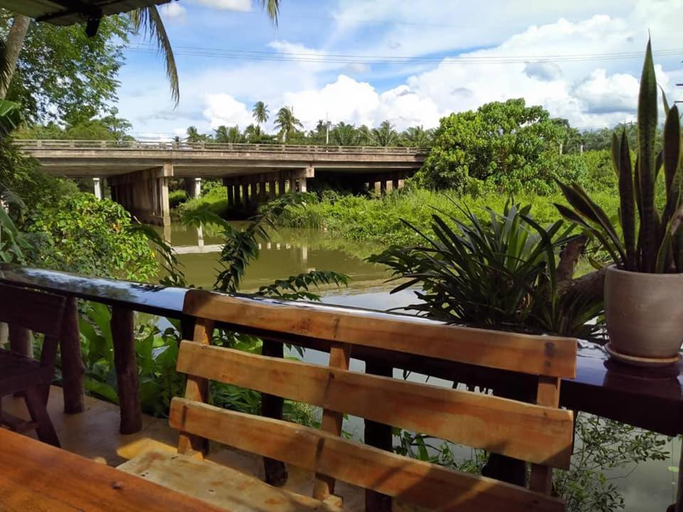 Suankafae Resort สวนกาแฟรีสอร์ท スラート・ターニー エクステリア 写真