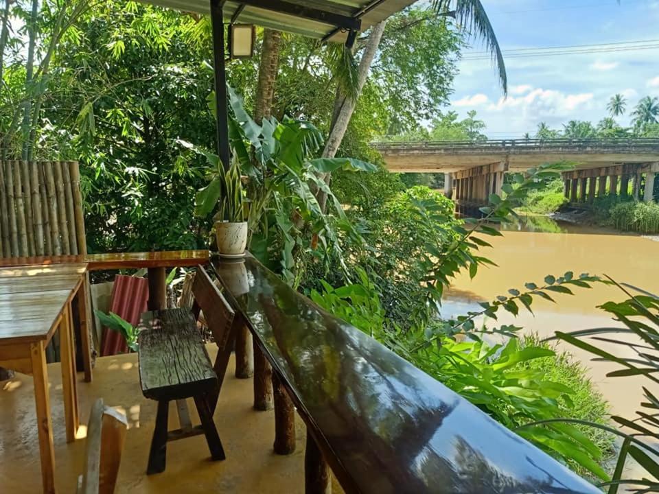 Suankafae Resort สวนกาแฟรีสอร์ท スラート・ターニー エクステリア 写真